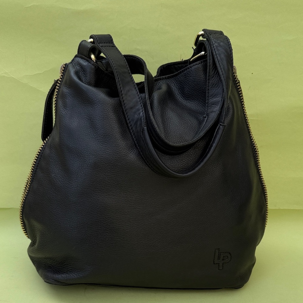Black Linea Pelle Convertible Leather Shoulder Bag with Beautiful Details - Picture 10 of 16